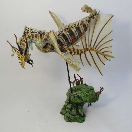 McFarlane Toys Winter Dragon Clan 3 figurine