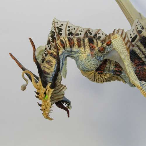 McFarlane Toys Winter Dragon Clan 3 figurine