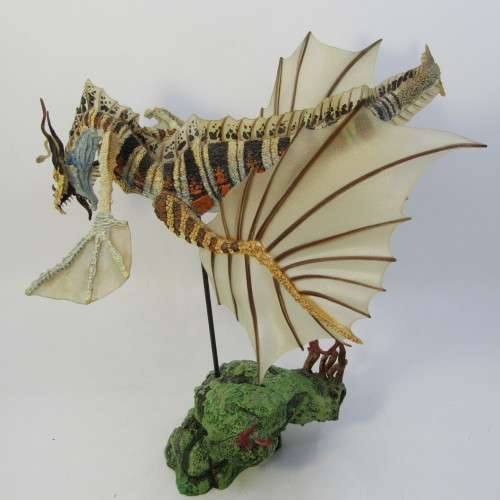 McFarlane Toys Winter Dragon Clan 3 figurine