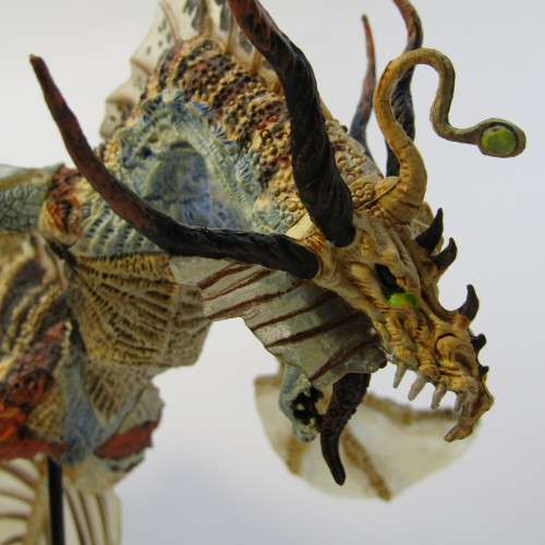 McFarlane Toys Winter Dragon Clan 3 figurine