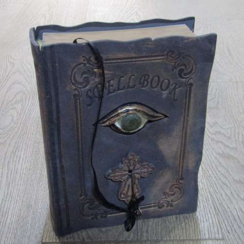Halloween Haunted Spell book with lights - 20 x 26cm