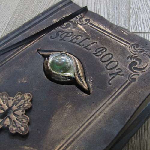 Halloween Haunted Spell book with lights - 20 x 26cm