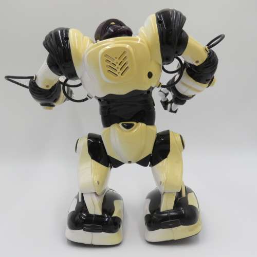 Wow Wee Robosapien toy robot - Working - Needs batteries - Some yellowing on plastic