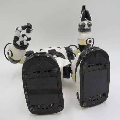 Wow Wee Robosapien toy robot - Working - Needs batteries - Some yellowing on plastic