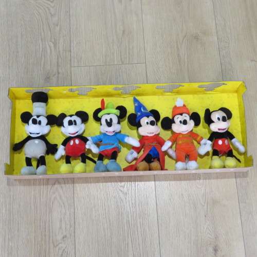 Mikey Mouse Through the Years 90th Anniversary plush toy set - Box 28 x 71 cm