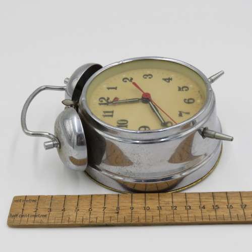 Vintage Shanghai China bedside alarm clock - Working