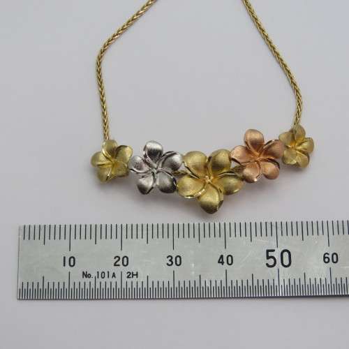 Top quality yellow and white gold 9kt necklace with flower pendant - Weight 5,9 g - Length 46 cm