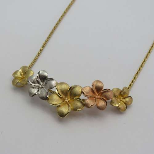 Top quality yellow and white gold 9kt necklace with flower pendant - Weight 5,9 g - Length 46 cm