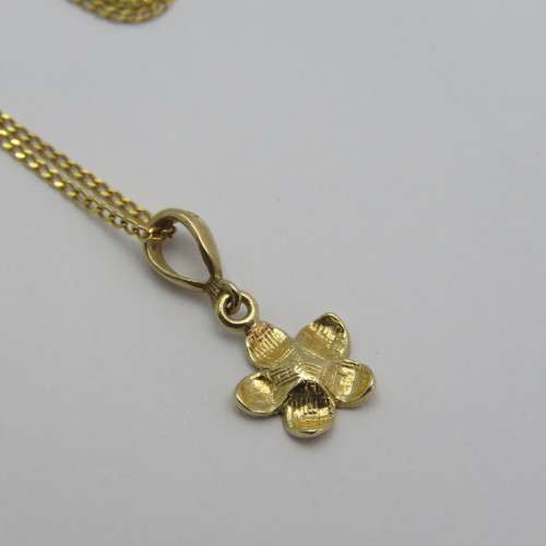 Very fine 9kt gold chain with pendant - Weight 1,8 g - Length 51 cm