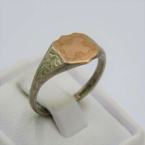 Vintage sterling silver signet ring with gold topping - Weighs 1,8 grams - Size L 1/2