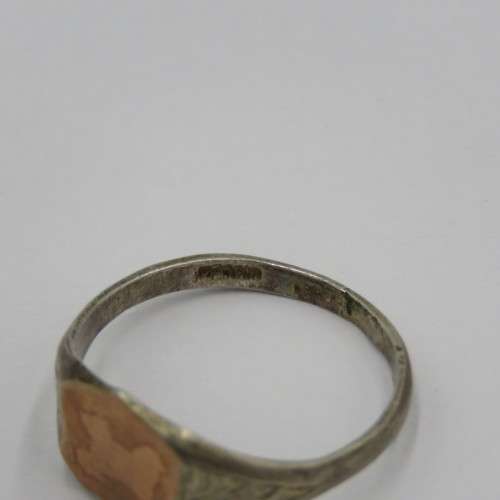 Vintage sterling silver signet ring with gold topping - Weighs 1,8 grams - Size L 1/2