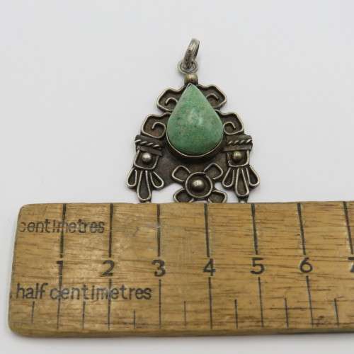 Sterling silver pendant with semi-precious stone - Weighs 7,3 g