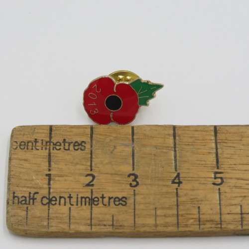 2013 Poppy flower pin badge