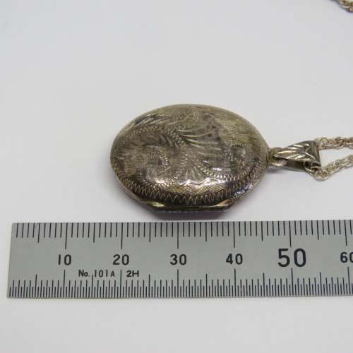 Sterling silver necklace with locket pendant - Weighs 11,9 grams - Length 65 cm