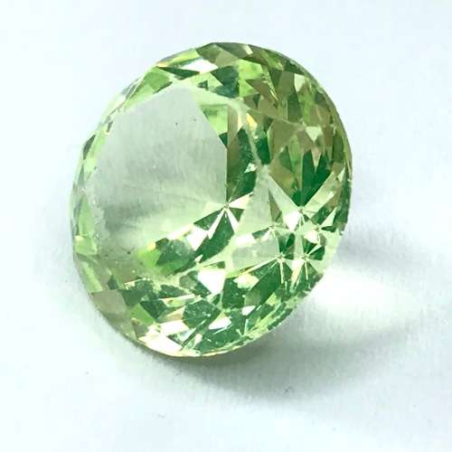 Synthetic Spinel 7,6 carat light greenish round stone - @R1 start