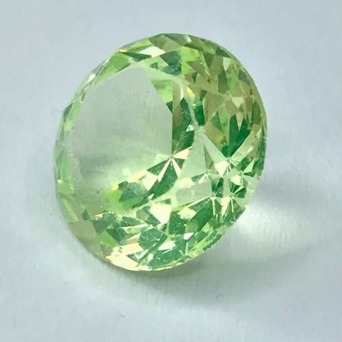 Synthetic Spinel 7,6 carat light greenish round stone - @R1 start