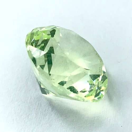Synthetic Spinel 7,6 carat light greenish round stone - @R1 start