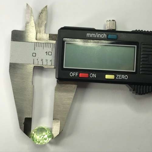 Synthetic Spinel 7,6 carat light greenish round stone - @R1 start