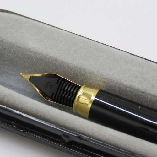 Penalli Pen collection set with 65-piece refill pack