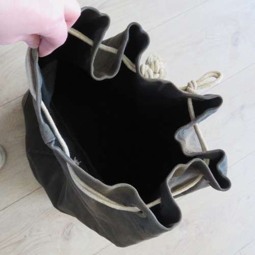 Old Black color military style duffle bag - Size 79 x 48 cm