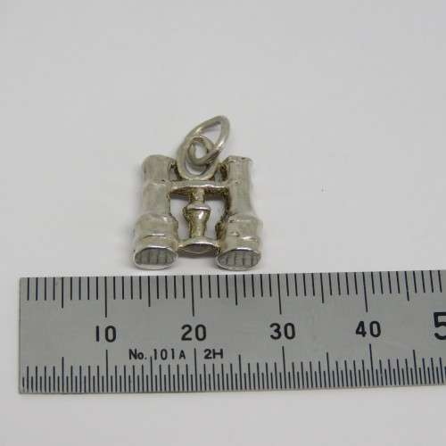 Vintage silver binoculars charm - Weighs 4,7 grams