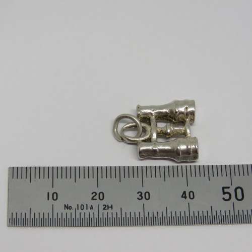 Vintage silver binoculars charm - Weighs 4,7 grams