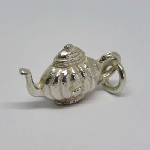 Vintage silver teapot charm - Weighs 5,4 grams