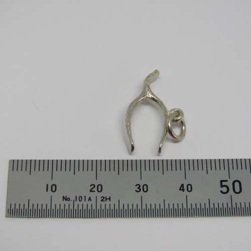 Vintage silver wishbone charm - Weighs 1,6 grams