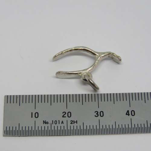 Vintage silver wishbone charm - Weighs 1,6 grams