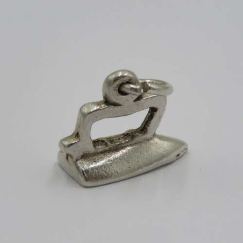 Vintage silver sad iron charm - Weighs 4,0 grams