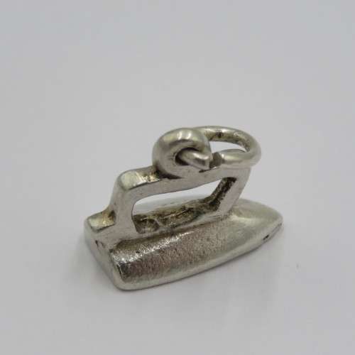 Vintage silver sad iron charm - Weighs 4,0 grams