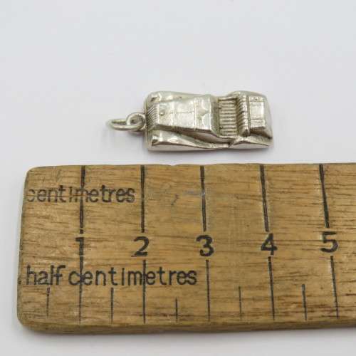 Vintage silver car charm - Weighs 4,3 grams