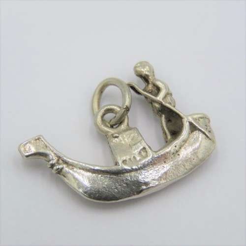 Vintage silver Gondola boat charm - Weighs 3,2 g