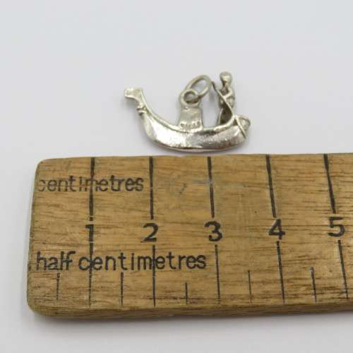 Vintage silver Gondola boat charm - Weighs 3,2 g