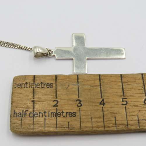 Sterling silver necklace with cross pendant - Weighs 7,0 grams - Length 50 cm