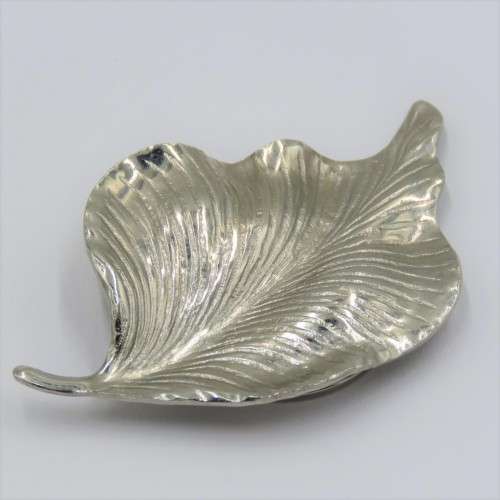 Vintage leaf shaped scarf clip
