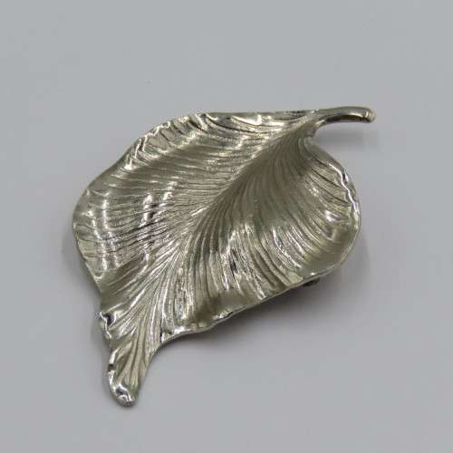 Vintage leaf shaped scarf clip