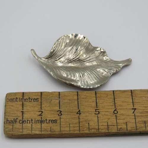 Vintage leaf shaped scarf clip