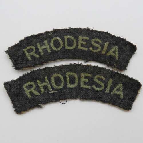 Pair of WW2 Rhodesia Air Force shoulder titles