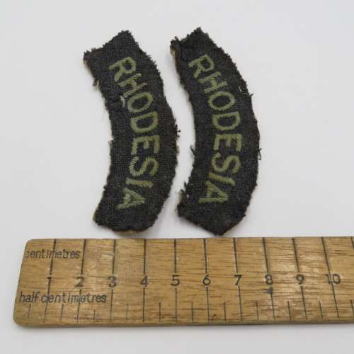 Pair of WW2 Rhodesia Air Force shoulder titles