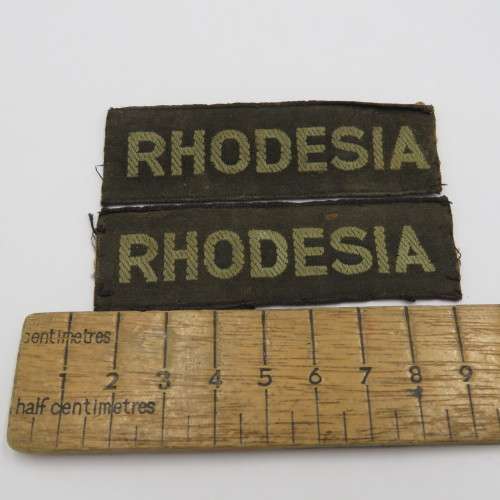 Pair of WW2 Rhodesia cloth shoulder titles