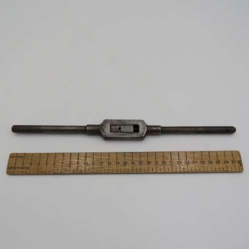 Large lot of thread cutting taps with tools