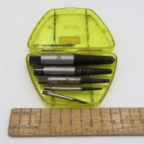 Large lot of thread cutting taps with tools