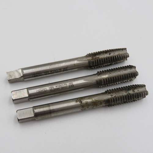 Large lot of thread cutting taps with tools