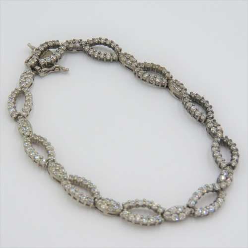 Vintage sterling silver bracelet with clear stones - Weighs 9,4 grams - Length 19 cm