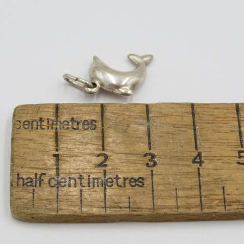 Sterling silver dolphin charm - Weighs 1,2 g
