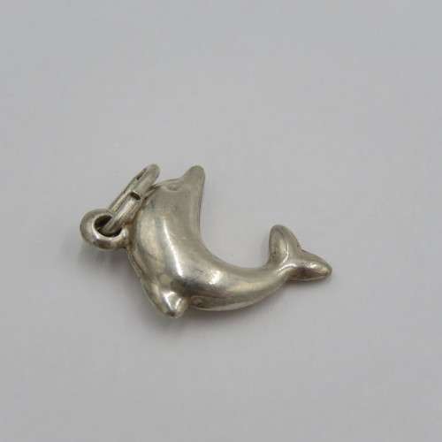 Sterling silver dolphin charm - Weighs 1,2 g
