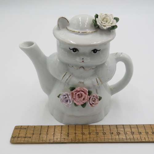 Vintage Kitty shaped teapot