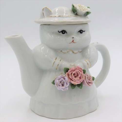 Vintage Kitty shaped teapot
