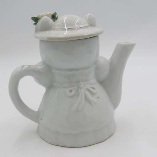Vintage Kitty shaped teapot